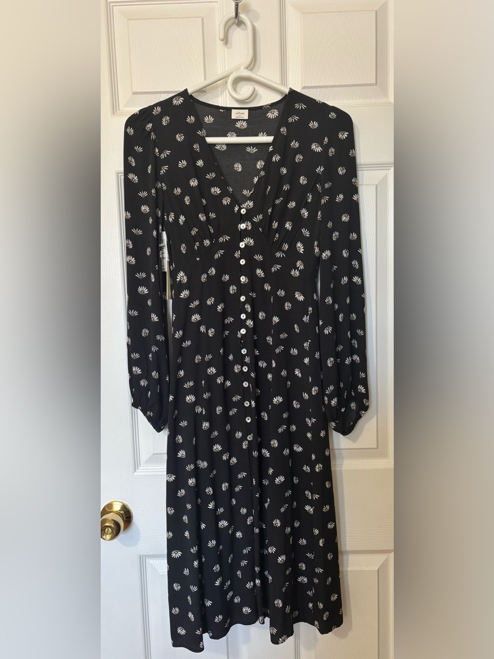 NWT Aritzia Wilfred Black Gallery Floral Button-Front Long Sleeve Dress